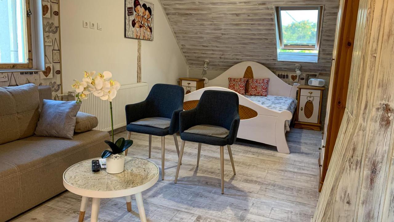 T.H.Ny Village Inn Cottage Tihany Eksteriør billede